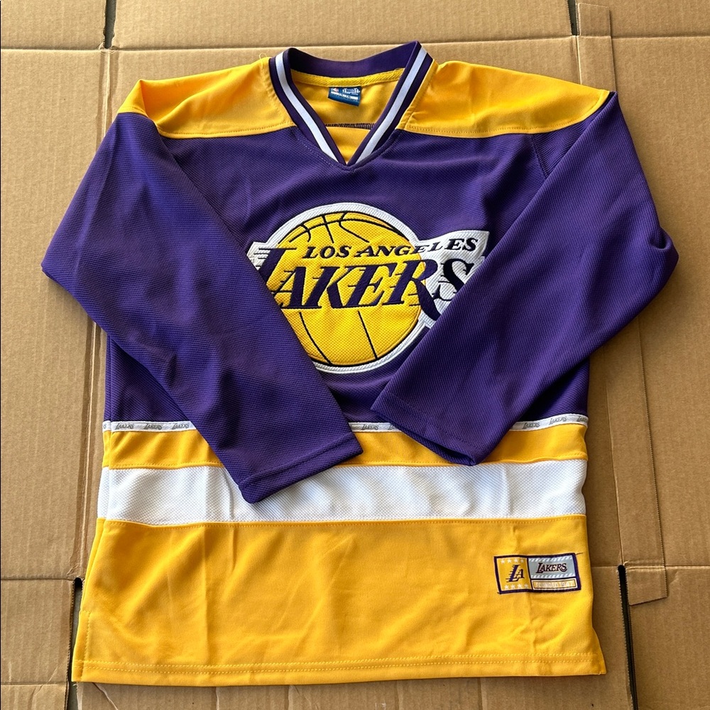 Los Angeles Lakers Sweatshirt / Jersey Team Shirt Boys Size 14-16 Nwt